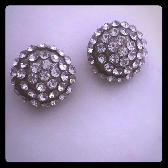 Jewelry - Adorable Rhinestoned Clip On Earrings